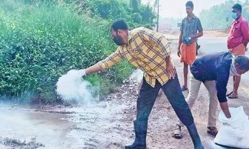 ദേശീയപാതയോരത്ത് മലിനജലം ഒഴുക്കിവിട്ട നിലയിൽ