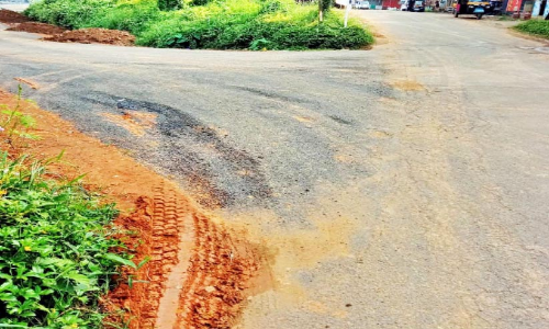 നിർമാണം പൂർത്തിയായി ഒരു മാസത്തിനകം റോഡ് തകർന്നു