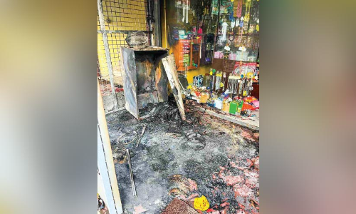 മിന്നലേറ്റ് ഫ്രിഡ്ജ് കത്തിനശിച്ചു