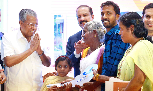 ഇരുൾ വഴിയിൽ വെളിച്ചമായവർ