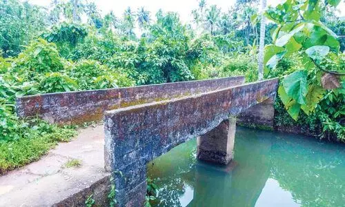 മൂപ്പത്താഴം നടപ്പാലം വീതി കൂട്ടി പുനര്‍നിര്‍മിക്കണമെന്ന് ആവശ്യം