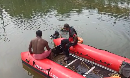 സ്കൂബാ ടീമും സെറ്റപ്പുമൊക്കെ കണ്ട് വണ്ടറടിച്ച നാട്ടുകാർ കാര്യമറിഞ്ഞപ്പോൾ ചിരിയോട് ചിരി സ്കൂബാ ടീമും സെറ്റപ്പുമൊക്കെ കണ്ട് വണ്ടറടിച്ച നാട്ടുകാർ കാര്യമറിഞ്ഞപ്പോൾ ചിരിയോട് ചിരി