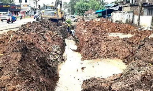 റോഡ് വികസനം:പൈപ്പ് പൊട്ടൽ പതിവ് റോഡ് വികസനം:പൈപ്പ് പൊട്ടൽ പതിവ്