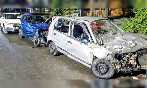 മൂന്ന് കാറുകൾ കൂട്ടിയിടിച്ച് എട്ടുപേർക്ക് പരിക്ക്