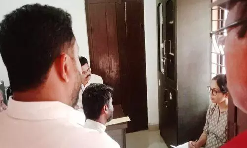 വില്ലേജ് ഓഫിസുകൾ കയറിയിറങ്ങി കലക്ടർ