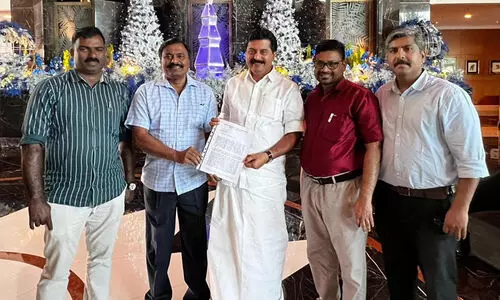 മ​ന്ത്രി റോ​ഷി അ​ഗ​സ്റ്റി​ന് പ​ലി​ശ​വി​രു​ദ്ധ  സ​മി​തി നി​വേ​ദ​നം ന​ൽ​കി