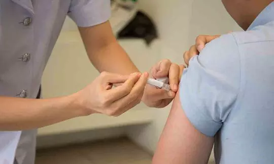 ഫ്ലൂ വാക്സിന് നൽകാൻ അബൂദബിയില് ഫാര്മസികള്ക്ക് അനുമതി ഫ്ലൂ വാക്സിന് നൽകാൻ അബൂദബിയില് ഫാര്മസികള്ക്ക് അനുമതി