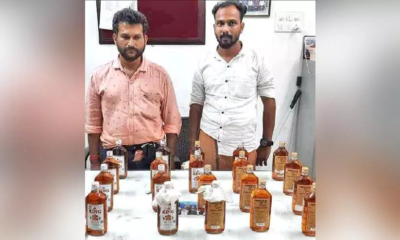 മാഹി മദ്യവുമായി രണ്ടുപേർ പിടിയിൽ മാഹി മദ്യവുമായി രണ്ടുപേർ പിടിയിൽ