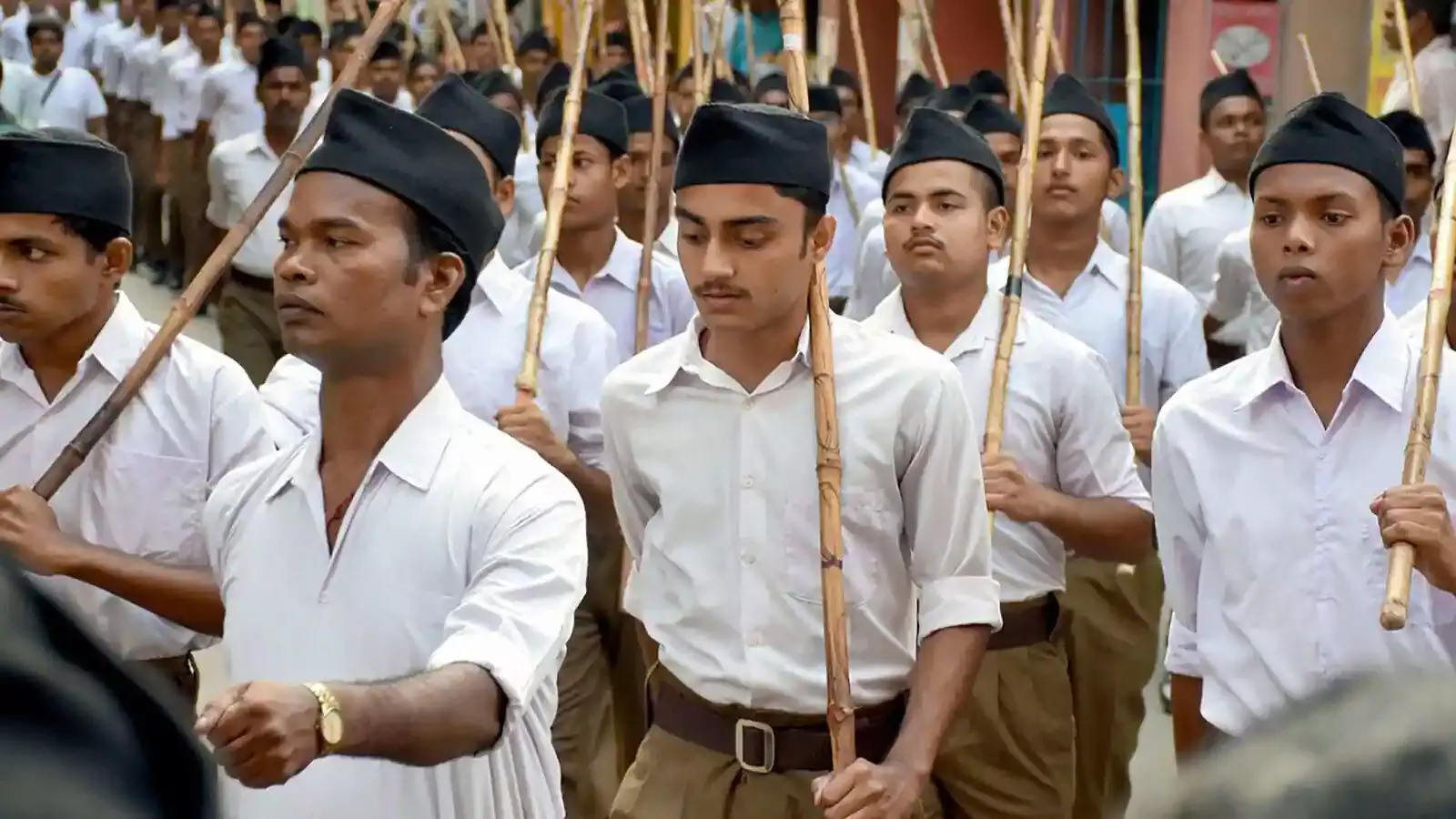 ഇ​ന്ത്യ​യു​ടെ ത​ല​സ്​​ഥാ​നം സ​ത്യ​മാ​യും ഡ​ൽ​ഹി​യി​ൽ​നി​ന്നും ആ​ർ.​എ​സ്.​എ​സി​െ​ൻ​റ ഹെ​ഡ്ക്വാ​ർ​ട്ടേ​ഴ്സാ​യ നാ​ഗ​പ്പൂ​രി​ലേ​ക്ക് മാ​റി​ക്ക​ഴി​ഞ്ഞി​രി​ക്കു​ന്നു എ​ന്ന് ലി​ബ​റ​ൽ സെ​ക്കു​ല​റി​സ്​​റ്റു​ക​ളി​ൽ പ​ല​ർ​ക്കും എ​ന്നി​ട്ടും മ​ന​സ്സി​ലാ​വു​ന്നി​ല്ല