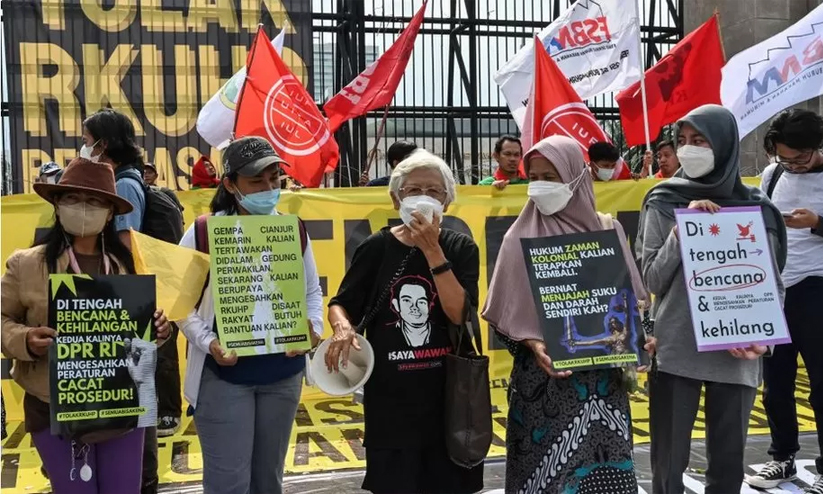 വിവാഹേതര ലൈംഗിക ബന്ധം നിരോധിച്ച് ഇന്തോനേഷ്യ; ശിക്ഷ ഒരു വർഷം വരെ തടവ് വിവാഹേതര ലൈംഗിക ബന്ധം നിരോധിച്ച് ഇന്തോനേഷ്യ; ശിക്ഷ ഒരു വർഷം വരെ തടവ്