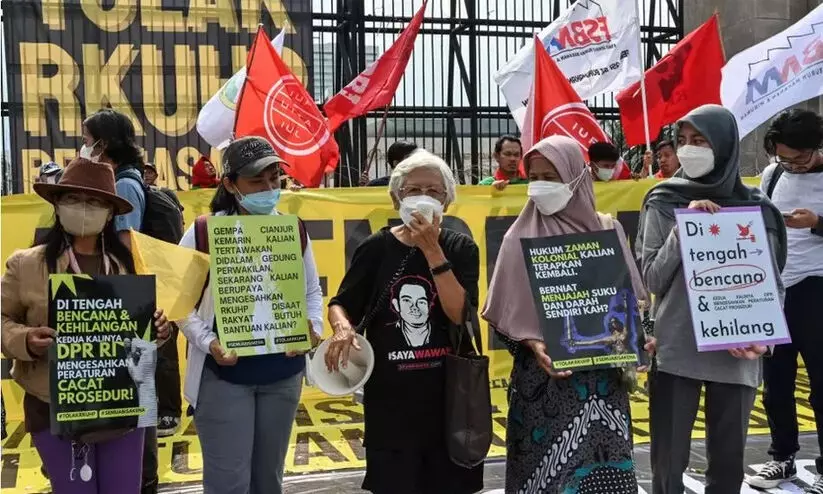 വിവാഹേതര ലൈംഗിക ബന്ധം നിരോധിച്ച് ഇന്തോനേഷ്യ; ശിക്ഷ ഒരു വർഷം വരെ തടവ് വിവാഹേതര ലൈംഗിക ബന്ധം നിരോധിച്ച് ഇന്തോനേഷ്യ; ശിക്ഷ ഒരു വർഷം വരെ തടവ്