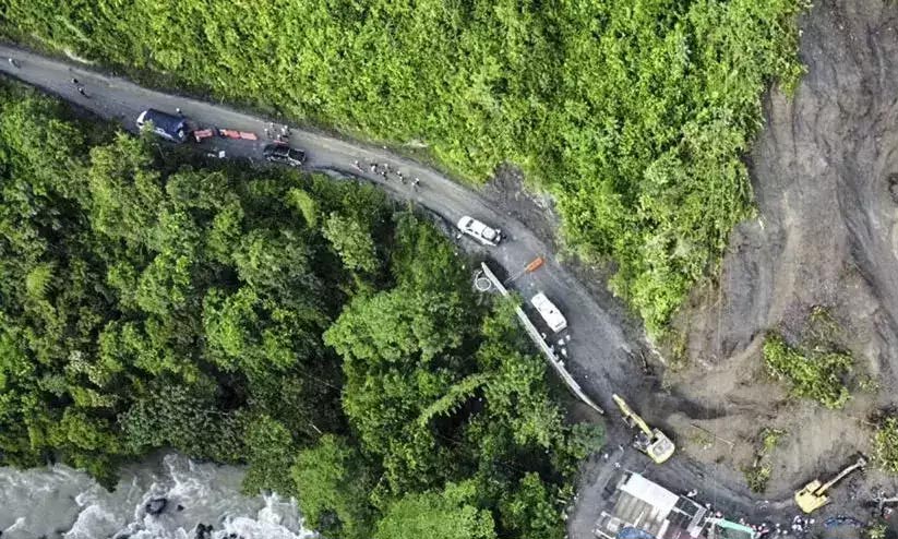 Colombia: Mudslide swallows bus on highway, 34 killed Colombia: Mudslide swallows bus on highway, 34 killed