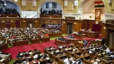 യു.പി നിയമസഭാ നടപടികൾ എഫ്.ബി ലൈവിൽ ;എം.എൽ.എയെ സഭയിൽനിന്ന് പുറത്താക്കി യു.പി നിയമസഭാ നടപടികൾ എഫ്.ബി ലൈവിൽ ;എം.എൽ.എയെ സഭയിൽനിന്ന് പുറത്താക്കി