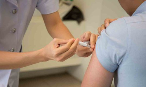 ഫ്ലൂ വാക്‌സിന്‍ നൽകാൻ അബൂദബിയില്‍ ഫാര്‍മസികള്‍ക്ക് അനുമതി