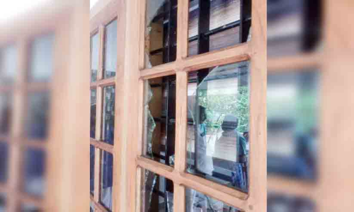 മൂവാറ്റുപുഴയിൽ വീണ്ടും സംഘർഷം; സി.പി.ഐ നേതാവിന്‍റെ വീട് ആക്രമിച്ചു