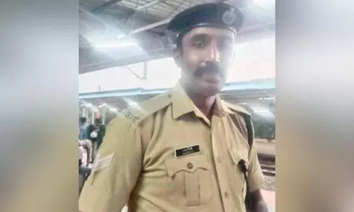 ട്രെയിനിൽ ഓടിക്കയറവേ അപകടം; യുവതിക്ക് രക്ഷകനായി റെയിൽവേ പൊലീസ് ഉദ്യോഗസ്ഥൻ