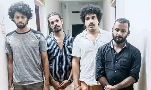 കഞ്ചാവും കഠാരയുമായി തൊടുപുഴയിൽ നാലംഗസംഘം പിടിയിൽ
