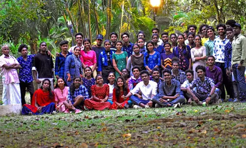 ആദിവാസി വിരുദ്ധനായ ആലുവ, ടി.ഇ.ഒ യെ മാറ്റണമെന്നാവശ്യപ്പെട്ട് പ്രതിഷേധ മാർച്ച്