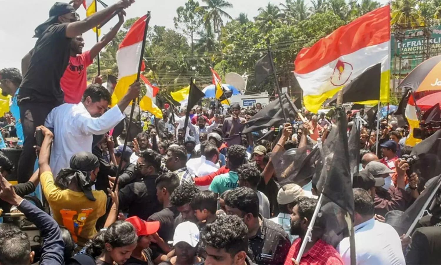 സർക്കാറിനും അദാനിക്കും കടലുമായി കരാർ ഒപ്പിടാനാവില്ലെന്ന് പരിസ്ഥിതി പ്രവർത്തകർ