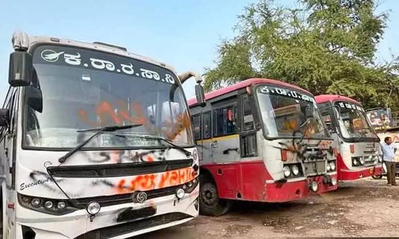 മഹാരാഷ്ട്ര മന്ത്രിമാരുടെ സന്ദർശനം റദ്ദാക്കി; ബെളഗാവിയിൽ സംഘർഷം, വാഹനങ്ങൾക്ക് നേരെ കല്ലേറ്