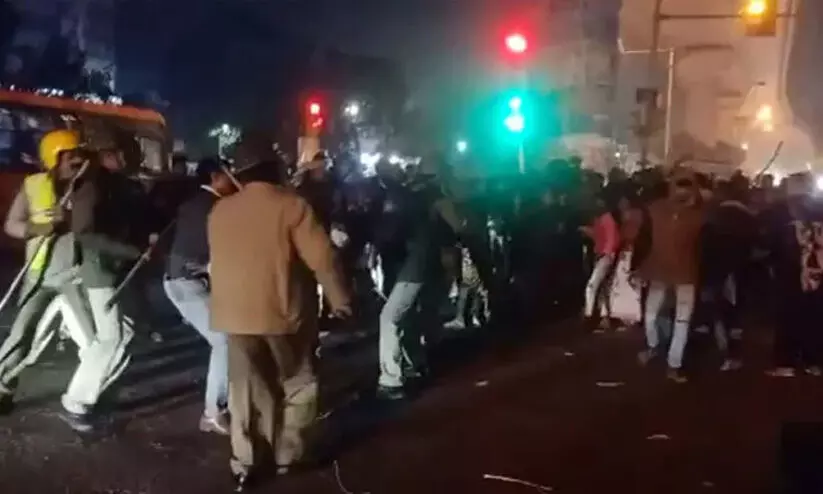 യു.പിയിൽ നരബലി?; കുഞ്ഞിന്റെ മൃതദേഹം തലയറുത്ത് വികൃതമാക്കിയ നിലയിൽ കണ്ടെത്തി യു.പിയിൽ നരബലി?; കുഞ്ഞിന്റെ മൃതദേഹം തലയറുത്ത് വികൃതമാക്കിയ നിലയിൽ കണ്ടെത്തി