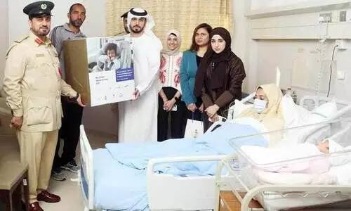 നവജാതശിശുക്കൾക്ക്​ കുട്ടി സീറ്റുകൾ വിതരണം ചെയ്ത്​ ആർ.ടി.എ