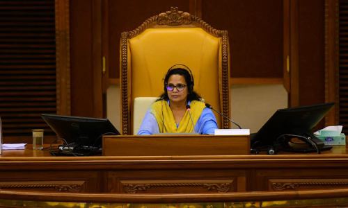 ഈ അഭിമാന നിമിഷം സഖാവ് ടി.പിക്ക് സമർപ്പിക്കുന്നു; സ്പീക്കർ കസേരയിൽ കെ.കെ രമ