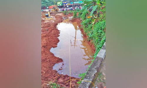 പി.ഡബ്ല്യൂ.ഡി അധികൃതർ സ്വകാര്യ സ്ഥലം കൈയേറിയതായി പരാതി