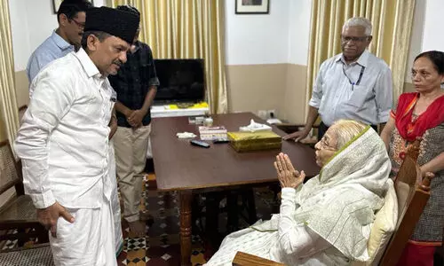 മുൻ രാഷ്‌ട്രപതി പ്രതിഭാ പാട്ടീലിന് മലപ്പുറത്തിന്റെ സ്നേഹ സമ്മാനം കൈമാറി; കോട്ടക്കൽ ചികിത്സക്കെത്തിയ പ്രതിഭയെ സന്ദർശിച്ച് സാദിഖലി ശിഹാബ് തങ്ങൾ