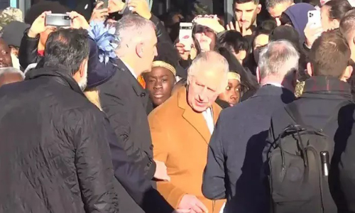 ചാള്‍സ് രാജാവിനു നേർക്ക് വീണ്ടും ചീമുട്ടയേറ്; 20കാരൻ പിടിയിൽ