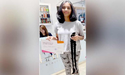 അ​ർ​ബു​ദ ​രോ​ഗി​ക​ൾ​ക്ക് മു​ടി ദാ​നം​ചെ​യ്ത് ഇ​ന്ത്യ​ൻ സ്‌​കൂ​ൾ വി​ദ്യാ​ർ​ഥി​നി