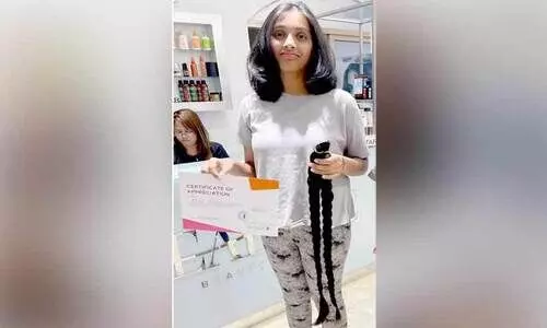 അ​ർ​ബു​ദ ​രോ​ഗി​ക​ൾ​ക്ക് മു​ടി ദാ​നം​ചെ​യ്ത് ഇ​ന്ത്യ​ൻ സ്‌​കൂ​ൾ വി​ദ്യാ​ർ​ഥി​നി