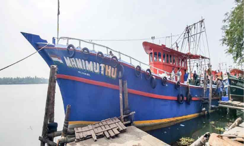 ചെറുമത്സ്യബന്ധനം; ഒരു ബോട്ടുകൂടി പിടികൂടി 3.22 ലക്ഷം പിഴയിട്ടു