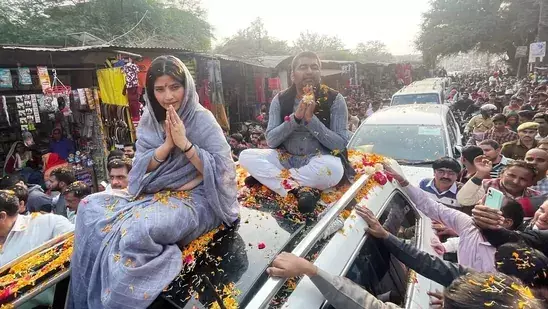 മുലായത്തിന്റെ തട്ടകത്തിൽ മരുമകൾ മുന്നിൽ