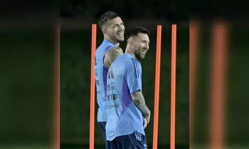 എട്ടിലേക്കു ചുരുങ്ങി ലോകം