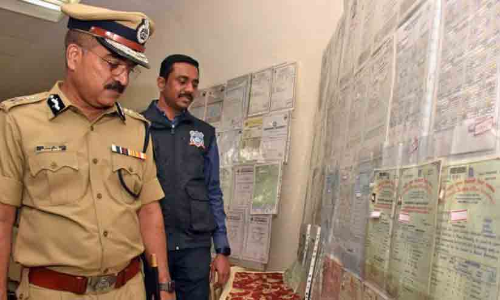 വിദ്യാഭ്യാസ സ്ഥാപനങ്ങളിൽ റെയ്ഡ്; വ്യാജ മാർക്ക് കാർഡുകൾ പിടികൂടി