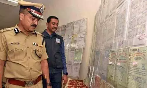 വിദ്യാഭ്യാസ സ്ഥാപനങ്ങളിൽ റെയ്ഡ്; വ്യാജ മാർക്ക് കാർഡുകൾ പിടികൂടി