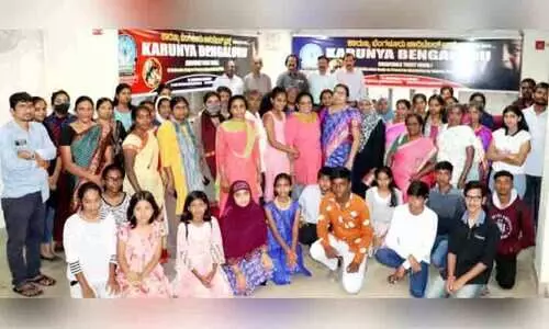 കാരുണ്യ ബംഗളൂരു പഠന സഹായം നൽകി