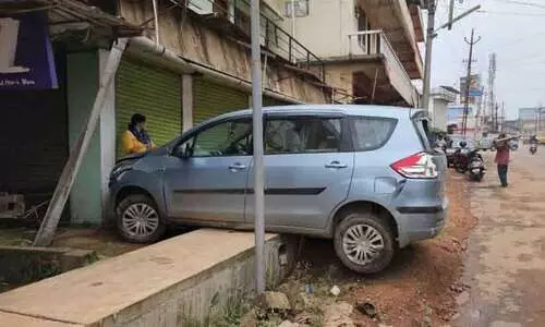 അപകടത്തില്‍പെട്ട കാര്‍ ഓടിച്ച അധ്യാപകന്​ മർദനം; രണ്ടുപേർ പിടിയിൽ