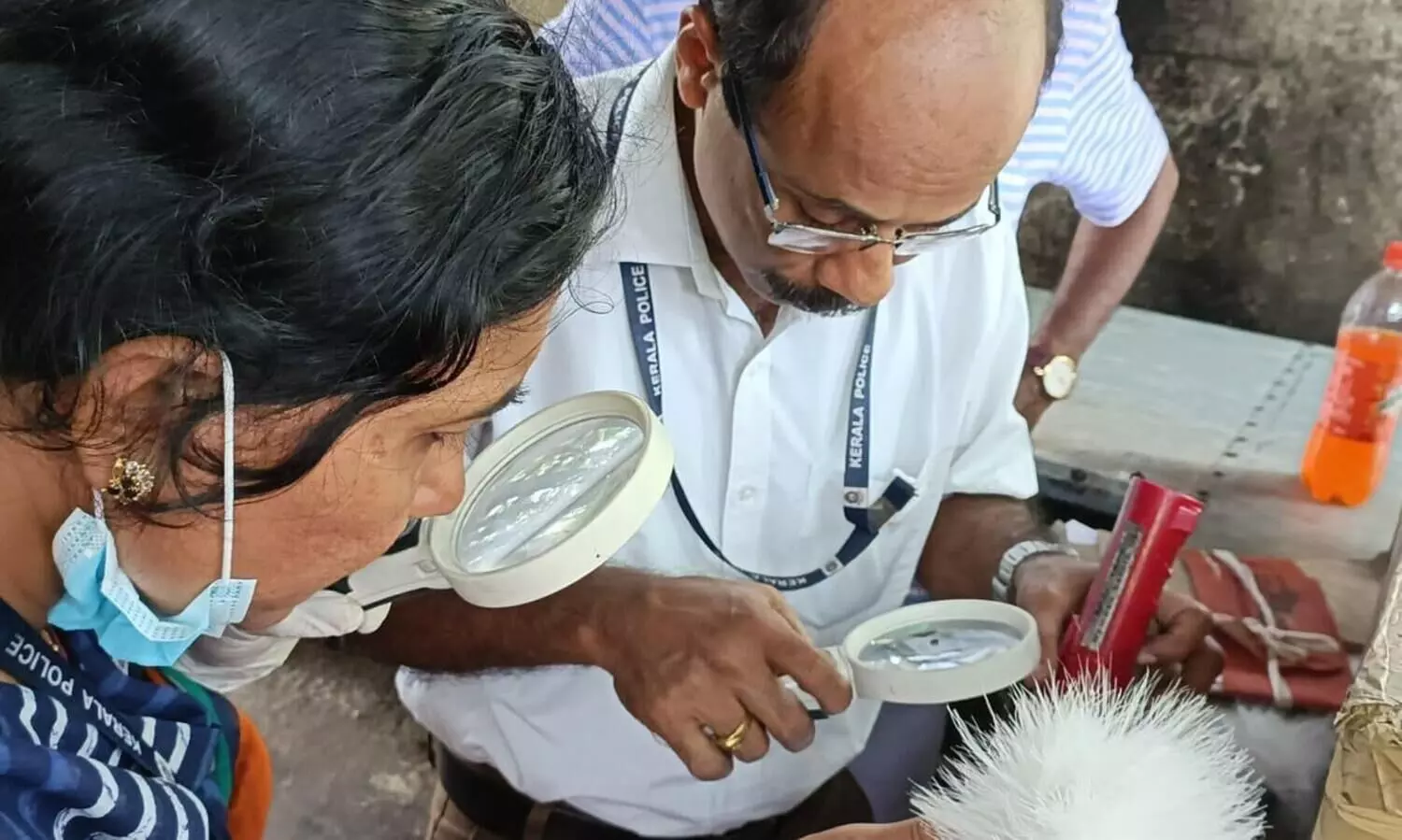 ക്ഷേത്ര ഓഫീസ് കുത്തിത്തുറന്ന് ഓട്ടുപകരണങ്ങൾ കവർന്നു