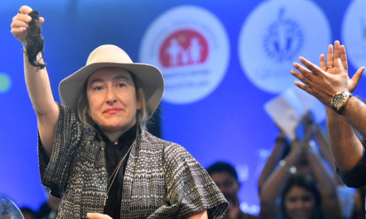 മുടി മുറിച്ച് നൽകി വിലക്ക് മറികടന്ന് മെഹ്നാസ് മുഹമ്മദി