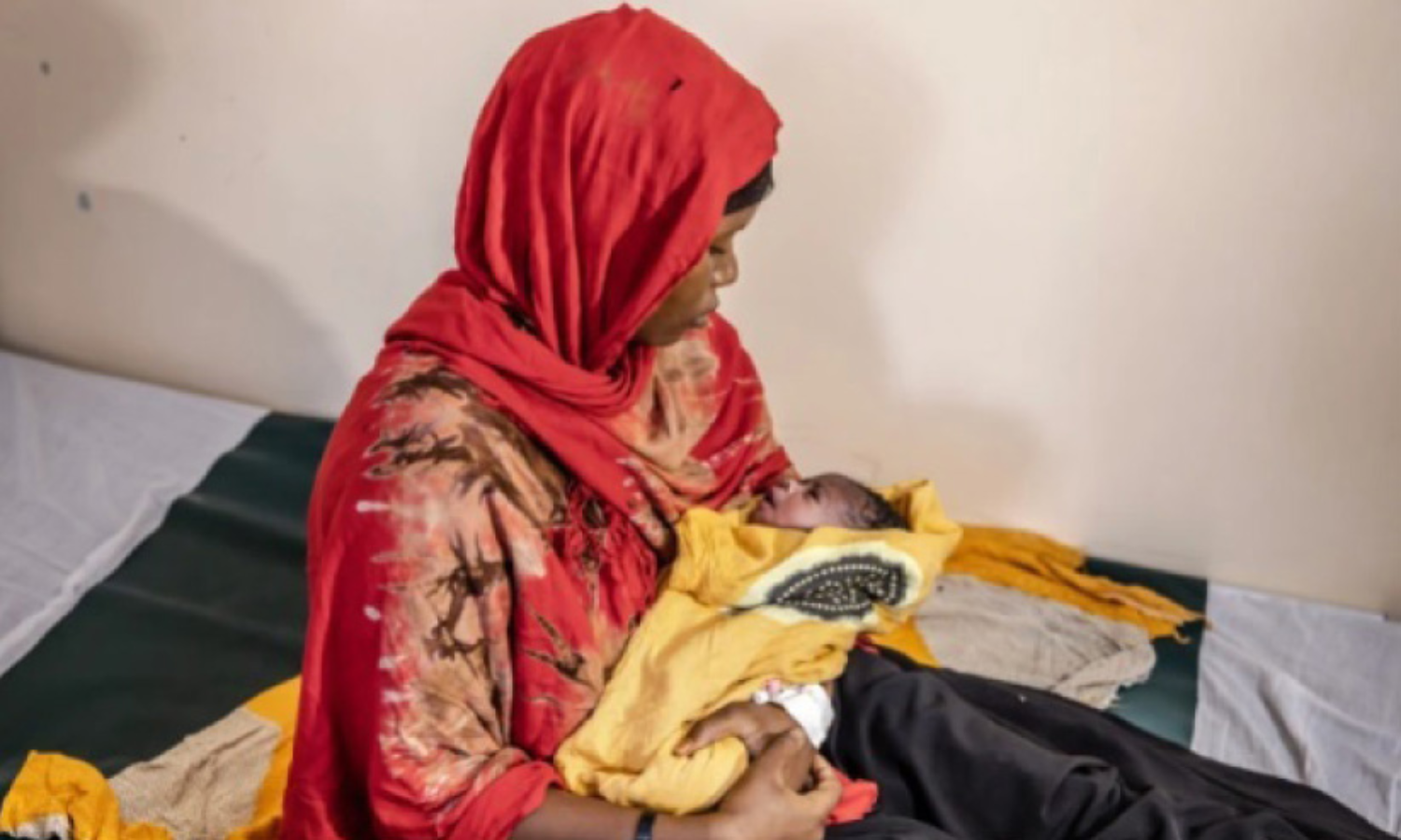 എന്റെ കുഞ്ഞിന് വിശക്കുന്നു; ലോകത്തോട് പറയുന്നു ഈ അമ്മമാർ