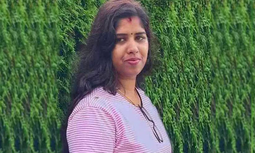 യുവതി ട്രെയിൻ തട്ടി മരിച്ചു; പിഞ്ചുമകൾക്ക് ഗുരുതര പരിക്ക്