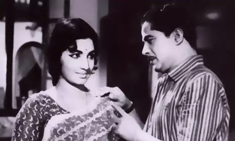 കണ്ണീരും സ്വപ്നങ്ങളും വിൽക്കുവാനായ് വന്നവൻ ഞാൻ കണ്ണീരും സ്വപ്നങ്ങളും വിൽക്കുവാനായ് വന്നവൻ ഞാൻ