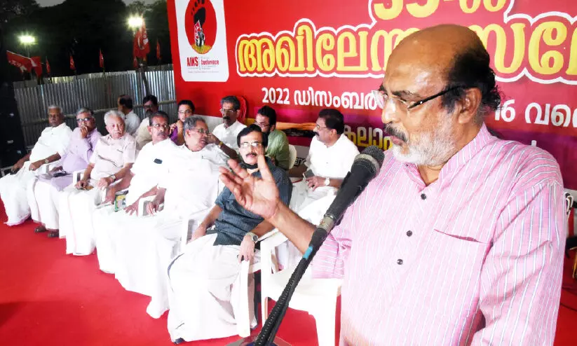 Dr. Thomas Isaac Dr. Thomas Isaac