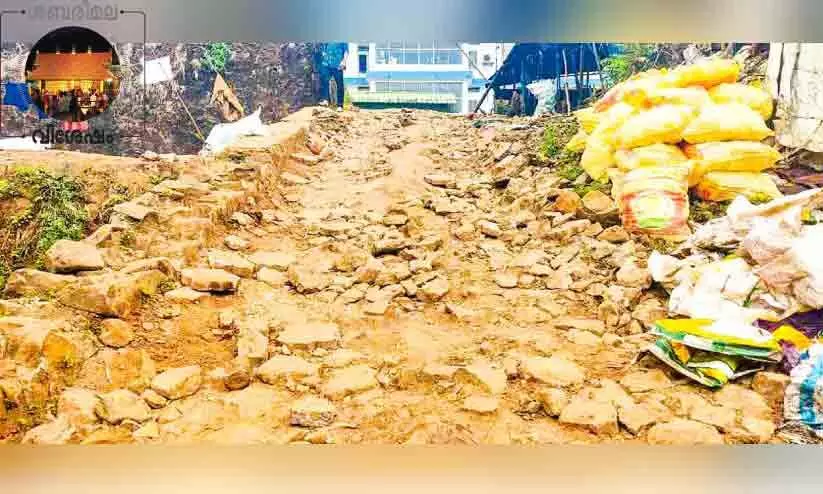 ശബരിമല: കൊപ്രക്കളത്തിലേക്കുള്ള പാത തകർന്നു ശബരിമല: കൊപ്രക്കളത്തിലേക്കുള്ള പാത തകർന്നു