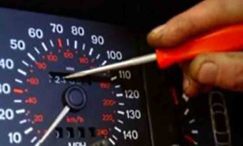 പുതിയ വാഹനങ്ങളുടെ മീറ്ററിൽ കൃത്രിമം: ഡീലർക്ക് രണ്ടുലക്ഷം രൂപ പിഴ