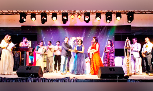 മി​ക​ച്ച ഗാ​യി​ക​ക്കു​ള്ള പു​ര​സ്കാ​രം