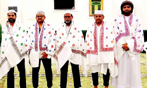 ബൗ​ഷ​ർ സു​ന്നി സെ​ന്റ​ർ നേ​താ​ക്ക​ളെ ആ​ദ​രി​ച്ചു