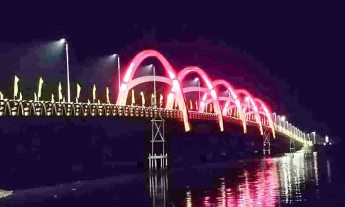 വെളിച്ച വിസ്മയമായി കൂട്ടുംവാതുക്കൽ പാലം വെളിച്ച വിസ്മയമായി കൂട്ടുംവാതുക്കൽ പാലം